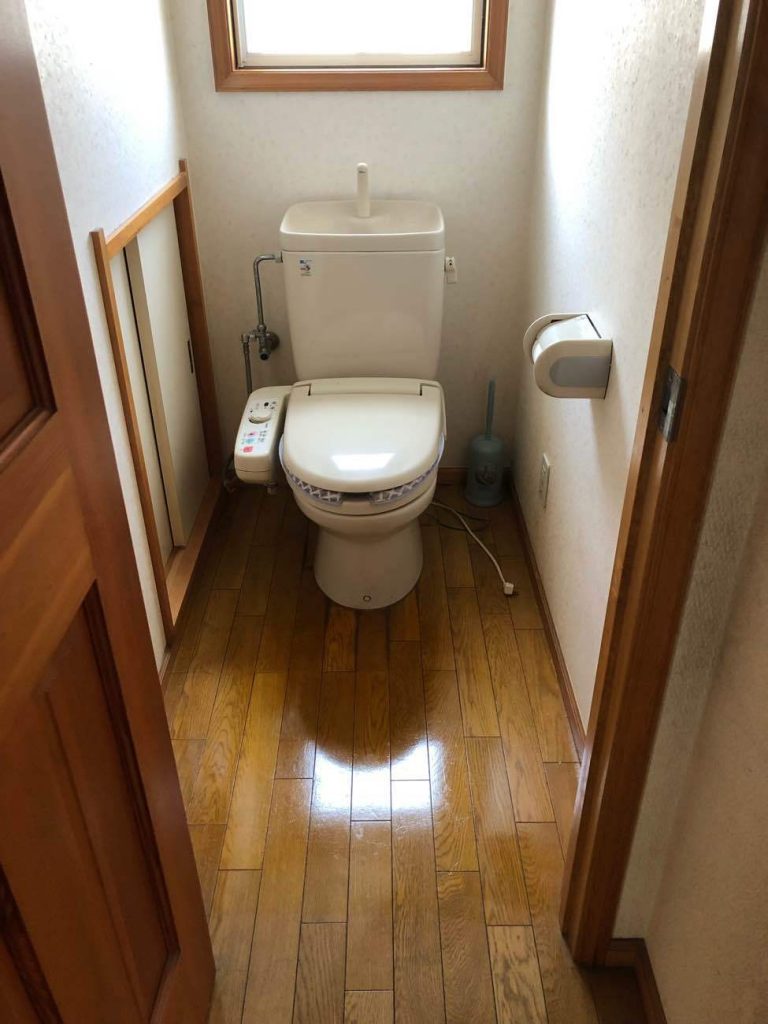 上尾市｜トイレリフォーム（LIXIL：アメージュZ）