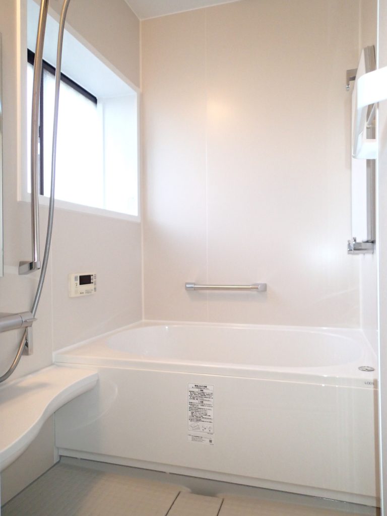 桶川市｜明るく暖かな浴室に大変身！暖房換気扇で冬の入浴も快適に　浴室リフォーム