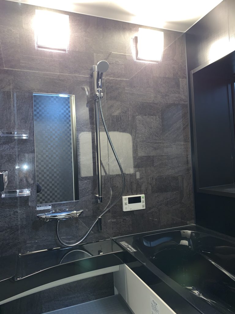 鴻巣市｜寒さ知らずの癒し空間へ。贅沢な肩湯でくつろぐバスルーム（LIXIL： スパージュ）