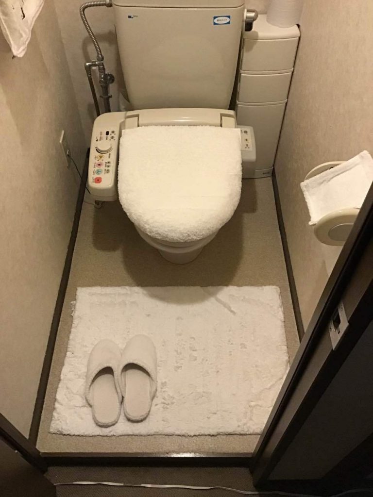 鴻巣市｜トイレリフォーム（LIXIL：リフォレＬ型）