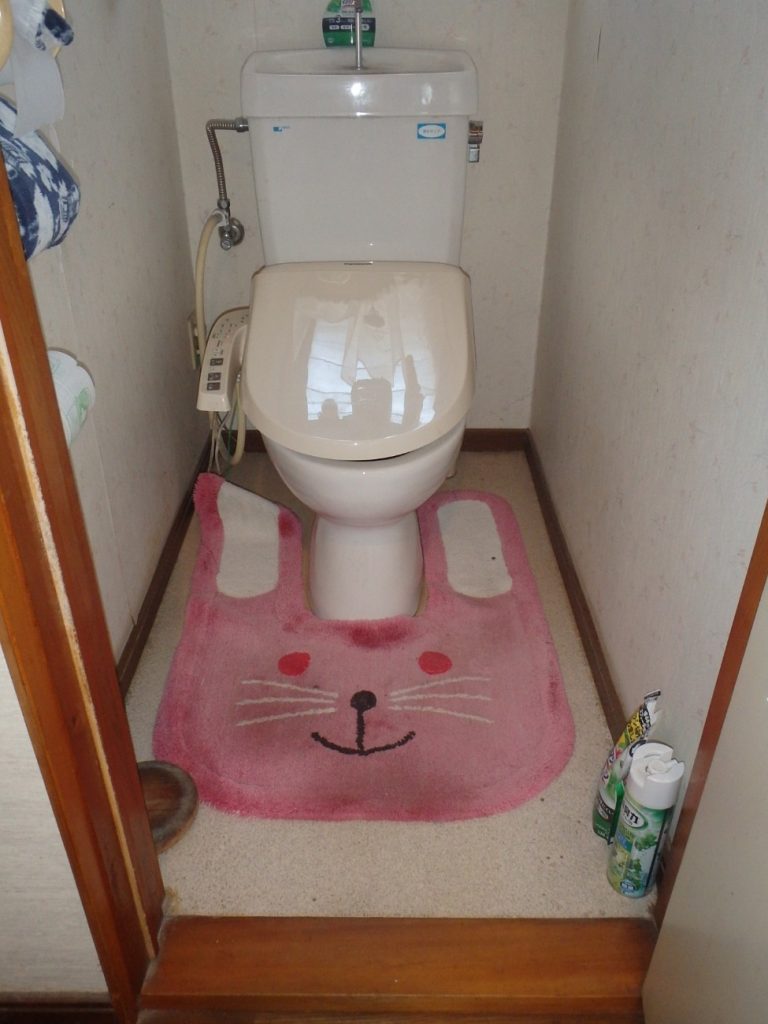 鴻巣市｜トイレリフォーム（LIXIL：リフォレＩ型）