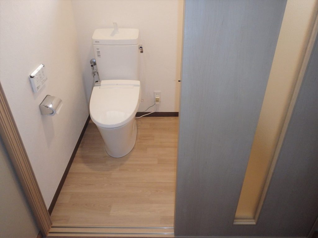 上尾市｜トイレリフォーム（LIXIL：アメージュＺ）