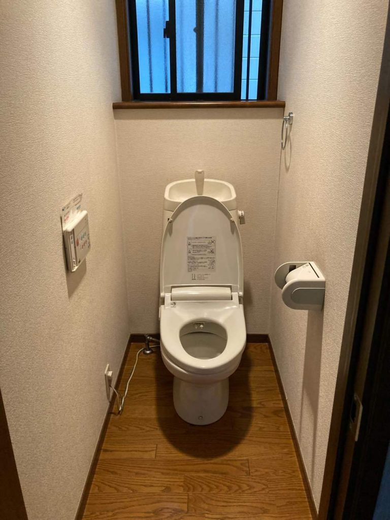 上尾市｜トイレリフォーム（LIXIL：アメージュ便器）