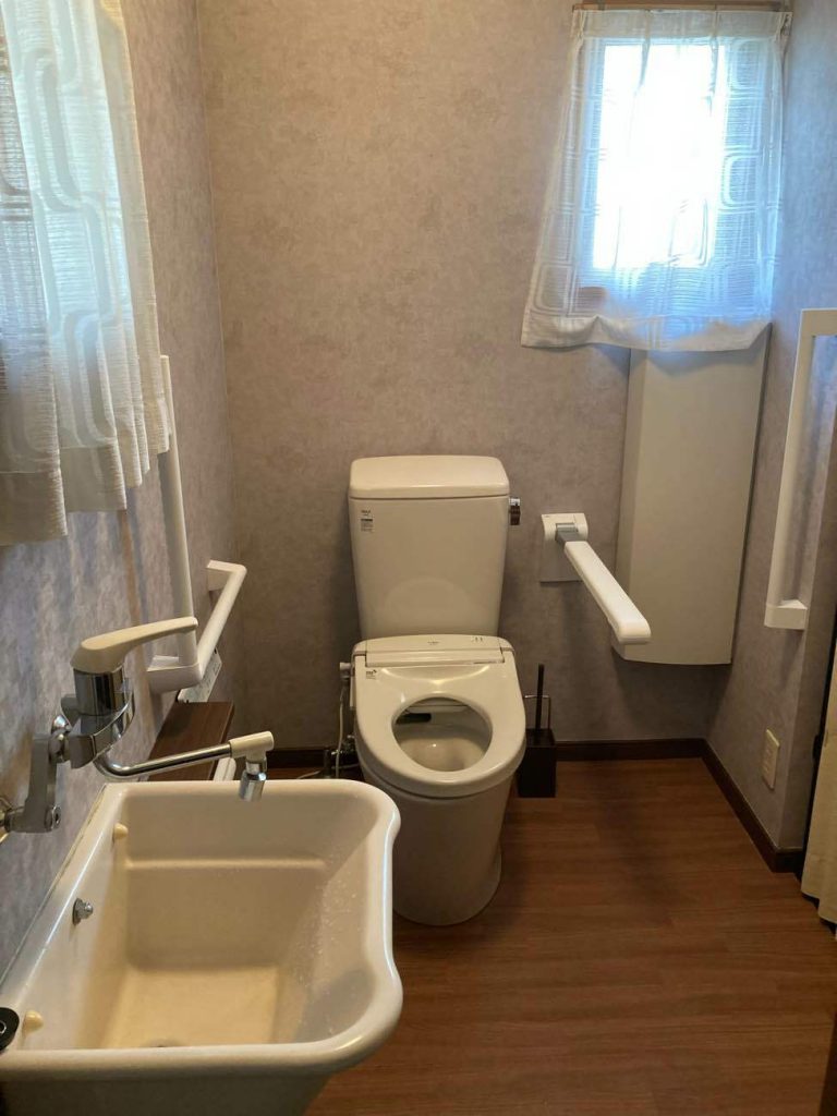 桶川市 | バリアフリートイレリフォーム（LIXIL：アメージュ）