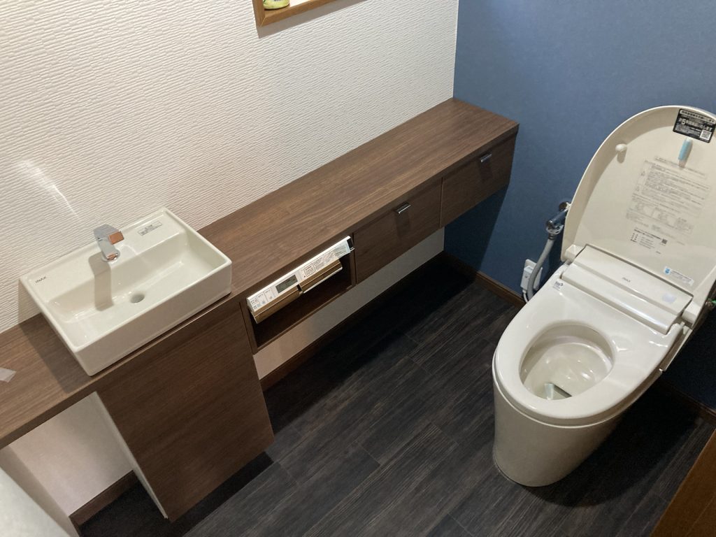 上尾市｜トイレリフォーム　～1階・2階を同時に刷新！最新トイレで叶える快適で清潔な住まいへのアップデート～(リクシル：サティス・アメージュ)