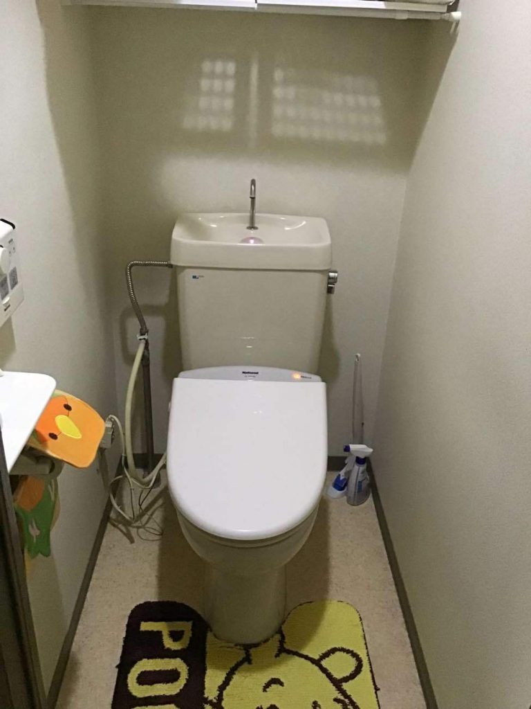 桶川市｜トイレリフォーム　～明るく綺麗で気分も上がる！サティスSで叶えた清掃性抜群の快適トイレ空間～(リクシル：サティスS)