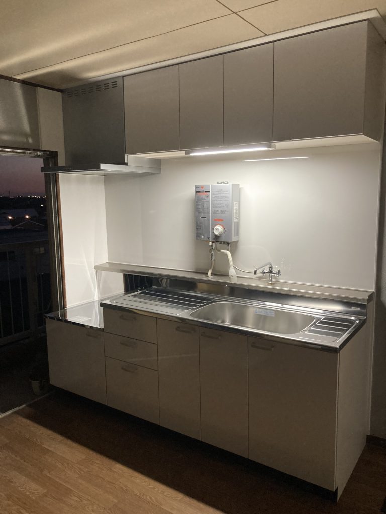 さいたま市｜キッチンリフォーム　～お手軽に機能一新！使い慣れたスタイルで叶える清潔感あふれる台所へ～(リクシル：セクショナルキッチン)