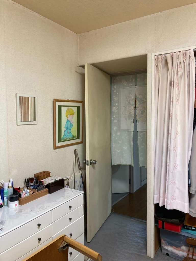 上尾市｜内装リフォーム～木の温もりを感じる上質な床と機能的な収納～