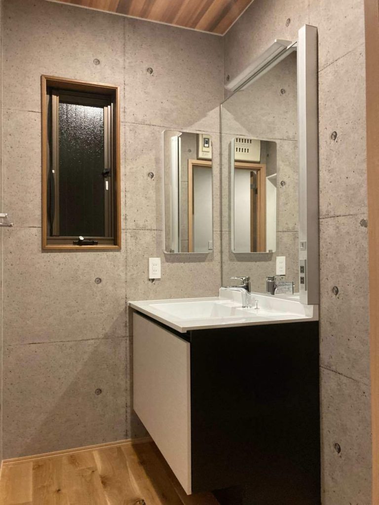 上尾市｜洗面リフォーム～ホテルのような高級感！ルミシスで叶える毎日の身支度が楽しくなる空間～（リクシル：ルミシス）