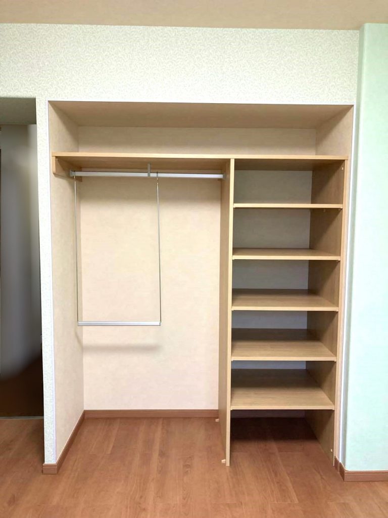 上尾市｜内装リフォーム～木の温もりを感じる上質な床と機能的な収納～