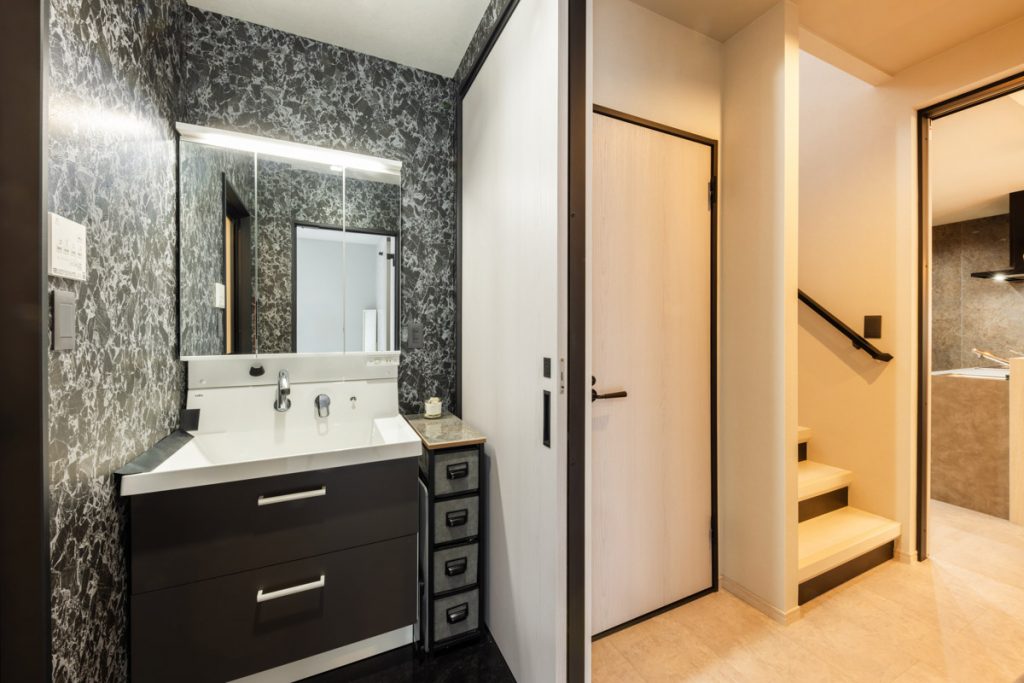 上尾市｜洗面リフォーム　～憧れの空間が現実に！最新のピアラで叶えた使いやすく美しい理想の洗面室～(リクシル：ピアラ)