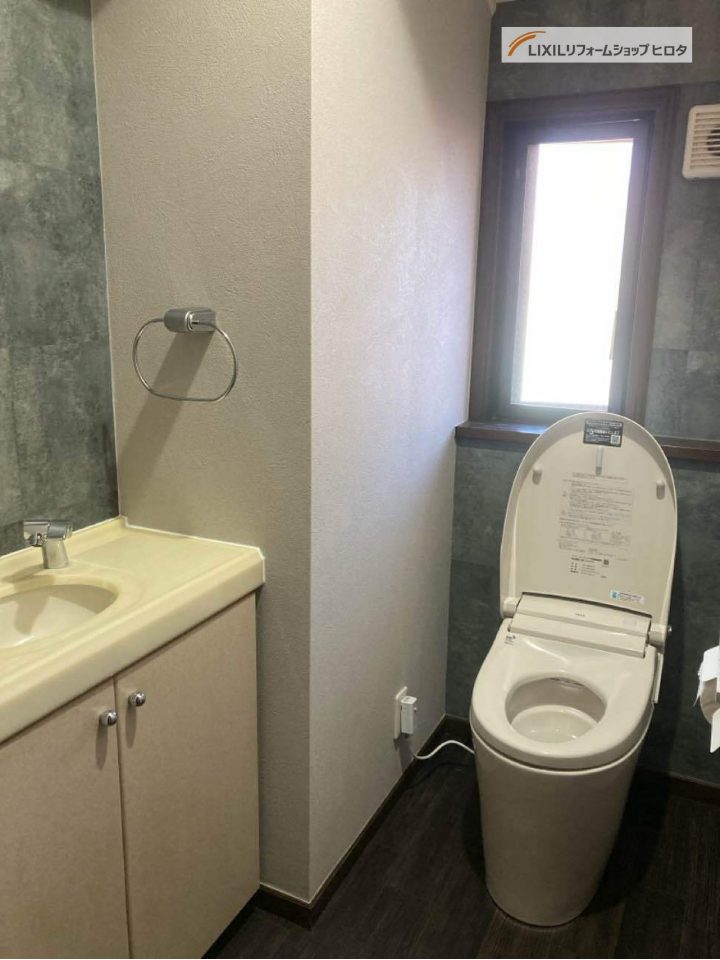 上尾市｜トイレリフォーム～見た目も機能もスマート。上質な空間を演出するタンクレストイレ～(リクシル：サティスS)